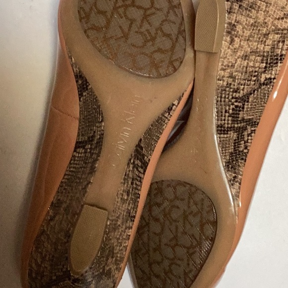 Calvin Klein Bessie Natural Almond Tan Patent Mini Snake Wedge Pump Sz 8.5 NWOT - Picture 8 of 12